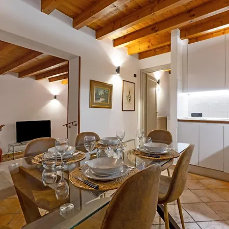 Atmosfera Di Casa Elfran Calore Tradizione In Area Pedonale Апартаменты
